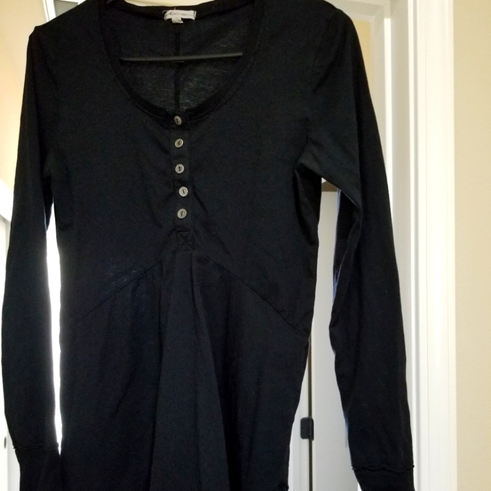 Mod-o-doc Black flowy long sleeved blouse.
